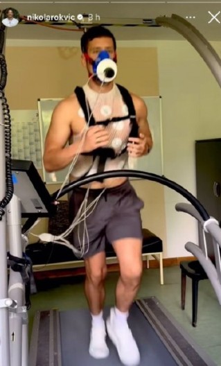 NIKOLA ROKVIĆ PRIKLJUČEN NA APARATE Pevač prolazi stroge zdravstvene kontrole, ovo je razlog (FOTO)