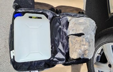 U NOVOM SADU UHAPŠEN MUŠKARAC SA KANISTEROM DROGE! Uhapšen muškarac iz Loznice, u prtljagu krio narkotike