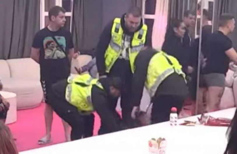 STRAVIČNE SCENE U ELITI Gastoz doživeo pomračenje, lomi sve pred sobom, obezbeđenje ga bacilo na pod (FOTO)