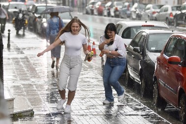 NA PRAGU SMO PRVOG LETNJEG MESECA Stari Srbi su verovali da ako jun krene s kišom, evo kakvo nas leto čeka