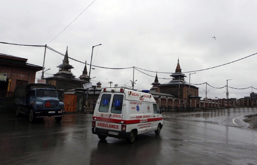 TRAGEDIJA! PET POLICAJACA POGINULO U TEŠKOJ SAOBRAĆAJNOJ NESREĆI Vozilo izgubilo kontrolu, upali su u jarugu u Kašmiru
