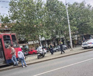 ČULI SMO JAK UDARAC, A ONDA SU SE PO PUTU RASULE NJENE JABUKE Svedočenje o nesreći kod Đerma u kojoj je tramvaj pokosio ženu (FOTO)