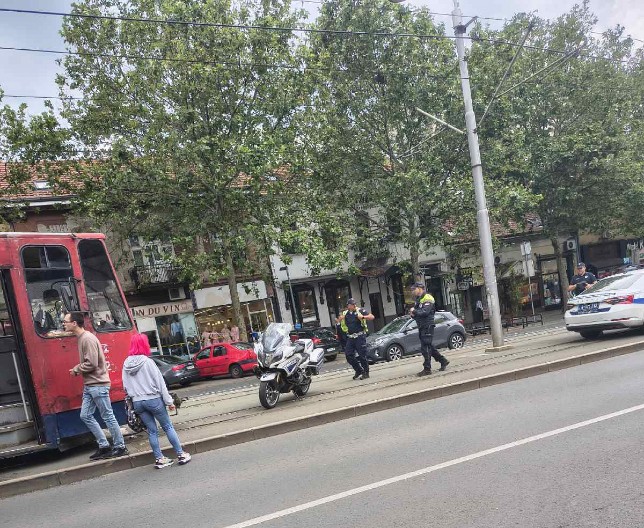 ČULI SMO JAK UDARAC, A ONDA SU SE PO PUTU RASULE NJENE JABUKE Svedočenje o nesreći kod Đerma u kojoj je tramvaj pokosio ženu (FOTO)