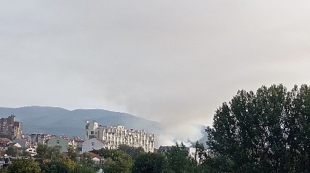 PETI PUT GORI! Vatrena stihija na deponiji u Kraljevu, sprečeno dalje širenje požara