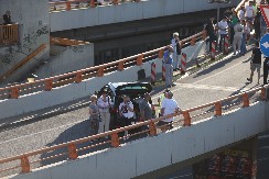 BLOKADERI, OVO JE VAŠA SRAMOTA! Očajni ljudi zaustavili auto i ne mogu da prođu, zaglavljeni u haosu na Gazeli!