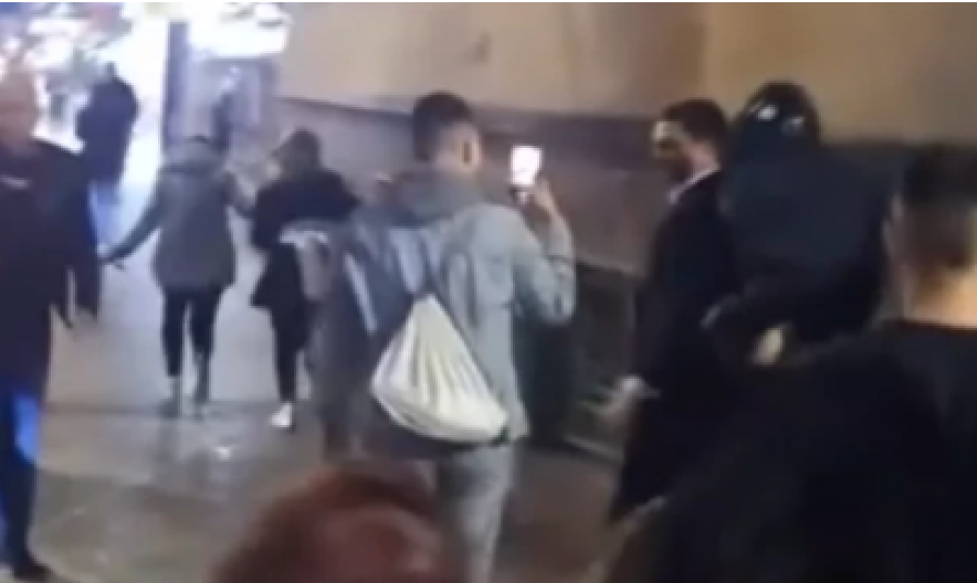 U SRBIJI PRAVIO HAOS, PA ZAPALIO U NEMAČKU DA SE USAVRŠAVA Nikolić, student blokader pobegao da ne odgovara zbog ekstremističkih aktivnosti