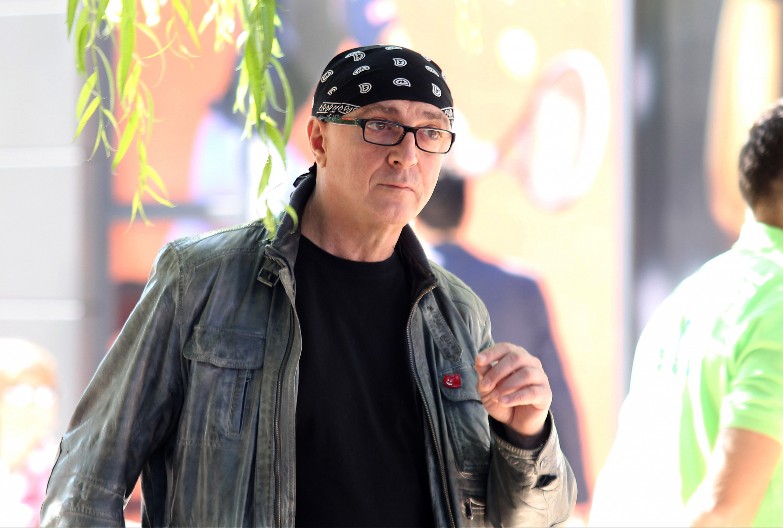 OVO JE MISTERIOZNA ŽENA OLIVERA MANDIĆA Mlađa je od njega 22 godine, a evo kako su se upoznali!