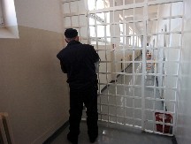 ONLAJN PRODAVAC IZ LESKOVCA UTAJIO POREZ OD 45 MILIONA? Završio u pritvoru na predlog tužioca