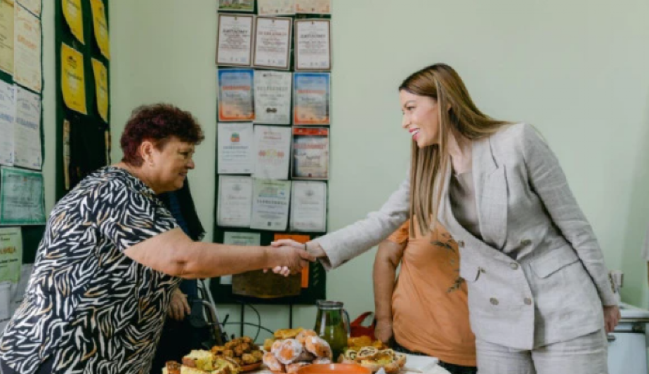 IMAĆETE MOJU PODRŠKU U SVEMU Ministarka Mesarović uz svoj narod u Zaječaru! Gledajte kako se snalazi kao domaćica