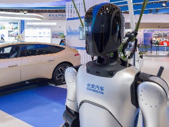 NOVO KINESKO ČUDO Električna limuzina koja puni bateriju za 100 sekundi (VIDEO)