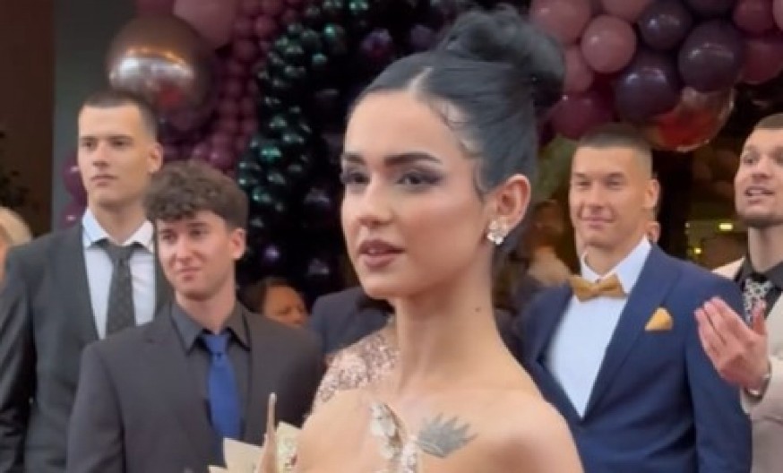 BUGARSKE MATURANTKINJE ''PREŠLE IGRICU'' Pogledajte haljine koje bodu oči, šljokice koje vrište - MET GALA IZ KINESKE RADNJE! (VIDEO)