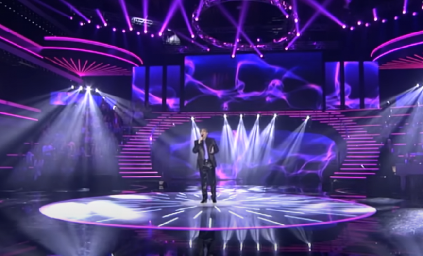 IMA SAMO ŠEST RAZREDA OSNOVNE ŠKOLE! Naš folker danas zgrće pare, a detinjstva se ne seća sa osmehom: ''Tukao me svaki dan''