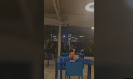 KAO IZ HOROR FILMA: Blokaderi kao "nacistički zombiji" opkolili studenta Miloša  (VIDEO)