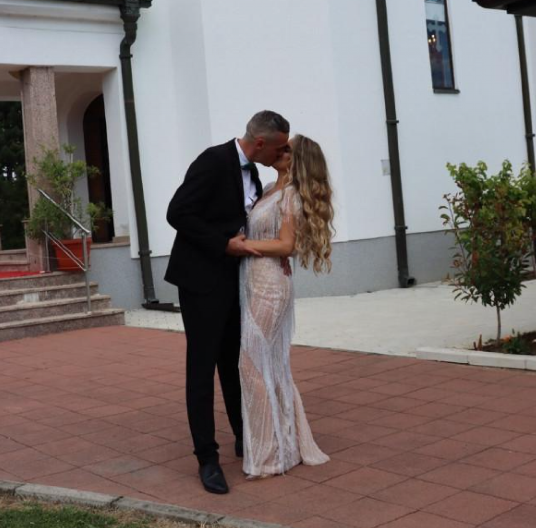 RIJALITI UČESNIK ŽENU PRIJAVIO POLICIJI Traži pare da se razvede, ucenjuje ga i preti: "Plašim je se, ovo nije prvi put!"