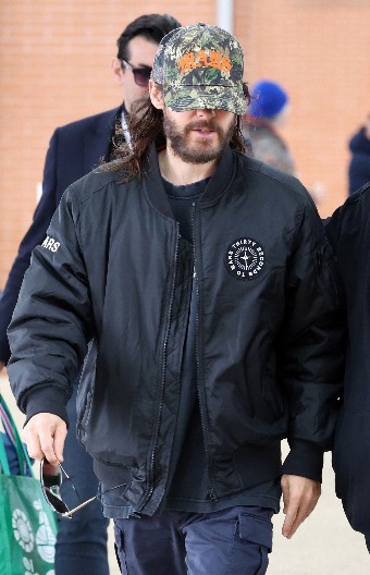 GLUMAC (53) OPTUŽEN ZA ZLOSTAVLJANJE MALOLETNICA Navodna žrtva objavila skandalozni snimak, tvrdi da joj je radio ovo!