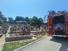 POZNAT UZROK POŽARA NA GROBLJU U ČAČKU Evo šta je zapalilo tuje između grobnih parcela (FOTO)