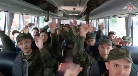 RUSIJA I UKRAJINA RAZMENILE ZAROBLJENIKE MLAĐE OD 25 GODINA Oglasile se obe strane (FOTO/VIDEO)