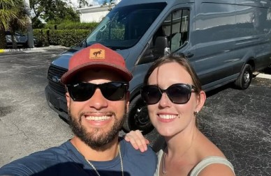 ŽIVOT NA TOČKOVIMA Kupili stari kombi za dostavu i pretvorili ga u luksuzni dom iz snova (VIDEO)