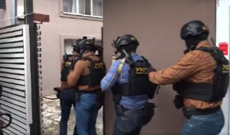 ONI SU UHAPŠENI ZBOG PUCNJAVE NA GAZELI Dovezli su se skuterima i ranila trojicu navijača