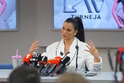 MILICA PAVLOVIĆ JE PONIZILA NAJSTRAŠNIJE! Pevačica joj pohvalila album, ali umesto "hvala" dobila...