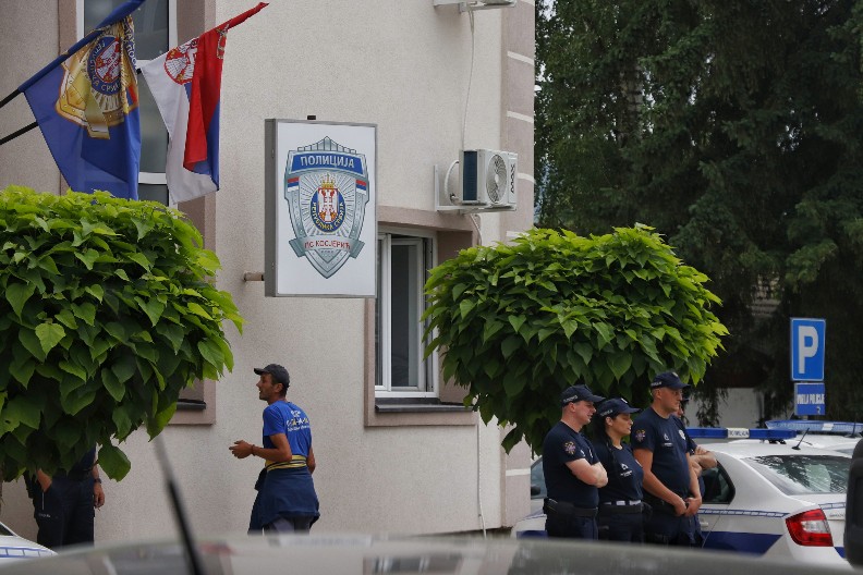 TREĆI UHAPŠENI ZA NAPAD NA NOVINARKU INFORMERA:  Maturant snimljen kako učestvuje u napadu!