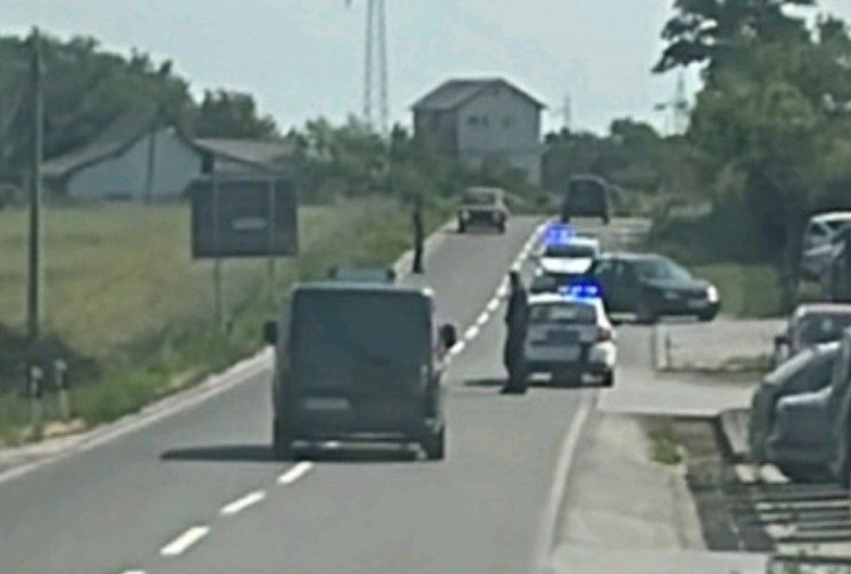 "LETELA JE 30 METARA KROZ VAZDUH"  Ovo su detalji i fotografije nesreće kod Topole u kojoj je stradao motociklista (FOTO)