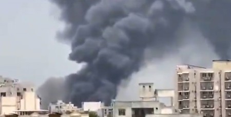 SRUŠIO SE AVION SA 242 PUTNIKA Crni dim prekrio nebo, jezivi snimci nesreće na letu za London (VIDEO)