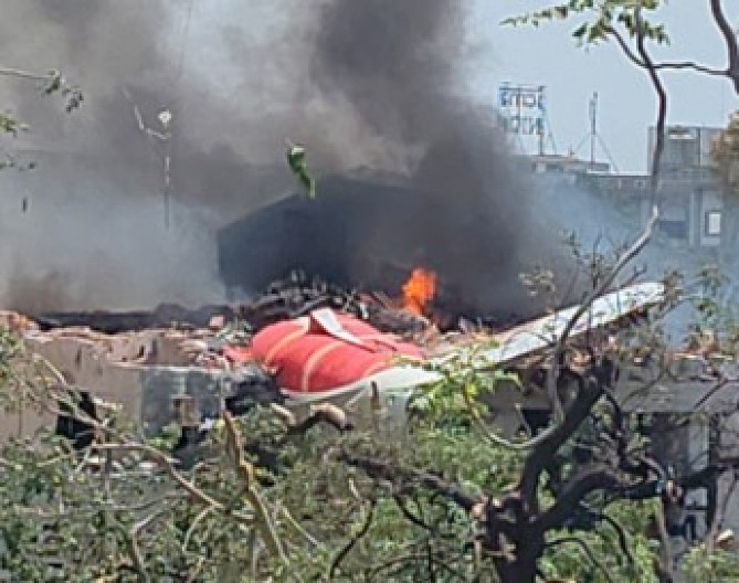 AVION JE UPUTIO POZIV ZA POMOĆ, PA SE ZAČUO PRASAK Objavljeni snimci POTPUNO SMRSKANE LETELICE (VIDEO)