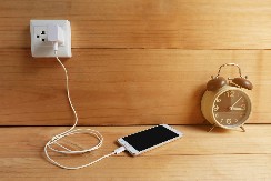 ENERGETSKI VAMPIRI U KUĆI Punjači, em jedu struju, em mogu da izazovu požar, šta kažu stručnjaci