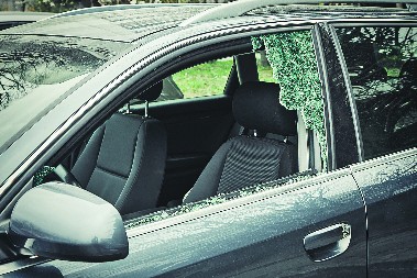 GAZDARICI UKRAO KOLA, PA JOJ PRETIO Uhapšen radnik iz Inđije