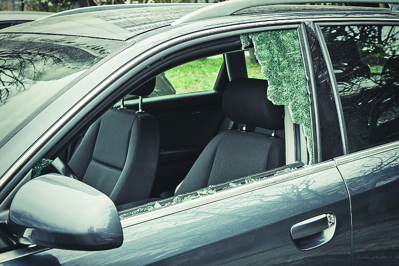 GAZDARICI UKRAO KOLA, PA JOJ PRETIO Uhapšen radnik iz Inđije