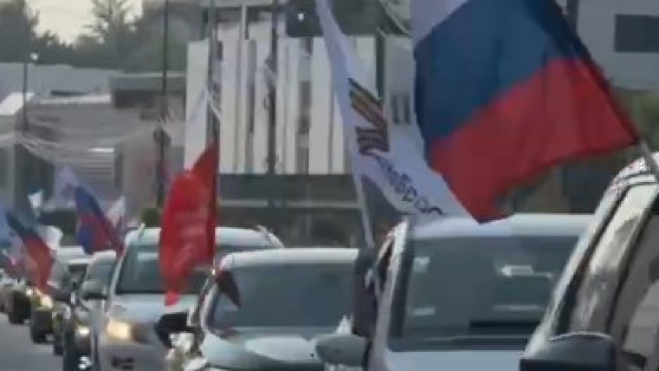 SLAVLJE NA ULICAMA Kolona sa ruskim zastavama usred Srbije, oglasio se Putin(VIDEO)