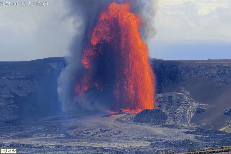 ERUPTIRAO JEDAN OD NAJAKTIVNIJIH VULKANA NA SVETU Izdato narandžasto upozorenje na opasnost(VIDEO)