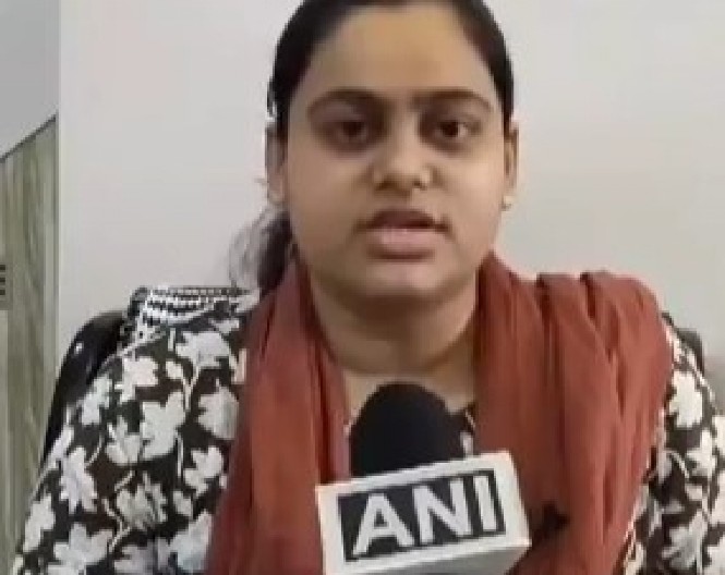 "POČELA SAM DA DRHTIM, NOGE SU MI SE TRESLE" Žena zakasnila na avion smrti u Indiji ZBOG GUŽVE U SAOBRAĆAJU, sada je zahvalna! (VIDEO)