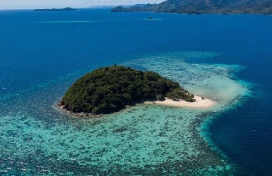 OVO JE NOVO OSTRVO KOJIM VLADAJU UMRLI Njime upravlja AI a zakone donose Čerčil i Mandela (FOTO)