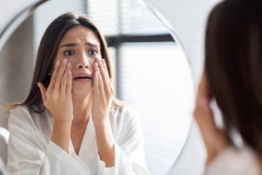 POPULARAN, ALI NIJE DOBAR Eksperti upozorili na opasan trend nege lica, evo kako utiče na kožu