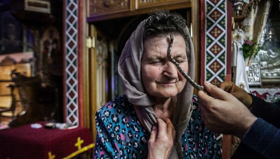 AKO SE NE POJAVE – SPREMA SE KATASTROFA Stotine zmija svake godine ulaze u crkvu i nestaju posle liturgije!