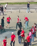 ŠUTIRALI GA DOK JE BIO NA ZEMLJI Potpuni haos u Litvaniji, navijači Ritasa žestoko napali čoveka sa šalom Žalgirisa (VIDEO)