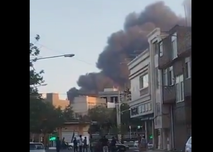 KATASTROFALNI SNIMCI, IRAN GORI! Pogođena bolnica, crni dim prekrio grad! (VIDEO)