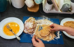 MA KAKVA JAJA, KAKVI BAKRAČI — SAMO OVO Evo kako da spremite pohovano belo meso kao iz bečkih restorana, ovo je ludilo