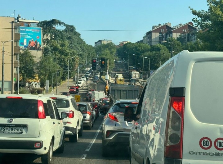 ZATVORENE OBE TRAKE U VOJISLAVA ILIĆA Do kada će trajati radovi?
