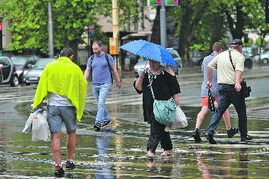 NEBO ĆE SE OBRUŠITI NAKON VRELOG DANA Ovaj deo Srbije večeras čeka nevreme