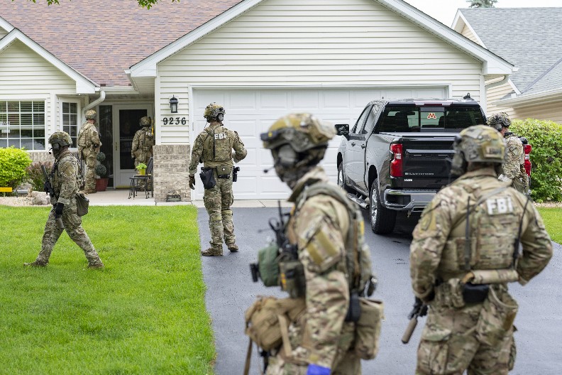 CURE DETALJI ATENTATA U MINESOTI Ubica danima spremao spisak i napade, policija gledala kako ubija čoveka