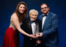 ROĐEN 1922. GODINE, A NE POMIŠLJA NA PENZIJU Lekar ima 102 godine, još predaje studentima i otkriva 4 tajne dugog života