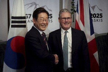 JOŠ JEDAN STARMEROV GAF NA SAMITU G7 Pomešao prevodioca sa predsednikom Južne Koreje (FOTO)