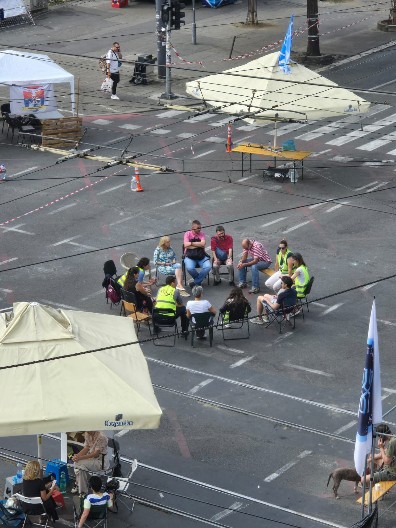 OVO VEĆ NEDELJU DANA MALTRETIRA CEO BEOGRAD! Šačica blokadera parališe saobraćaj, dokle više narode? (FOTO)