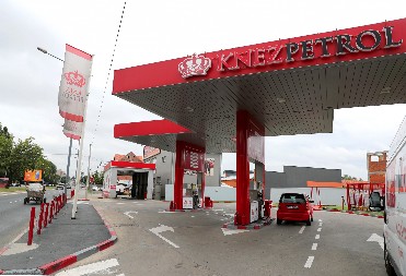 KNEZ PETROL TRPI POSLEDICE NEZAKONITOG POSLOVANJA JAVNOG IZVRŠITELJA Iskeširali 80 miliona za kamione, ali niti ima para niti ima vozila!