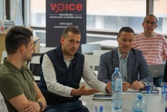 ZAPADNI INTERESI UMESTO SRPSKIH Fotografija iz Novog Sada dokaz višegodišnje saradnje između određenih struktura u pravosuđu i NVO