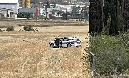 POLICAJAC I POLICAJKA SNIMLJENI KAMEROM Imali odnos usred bela dana u službenom vozilu, SKANDAL drma kiparsku javnost