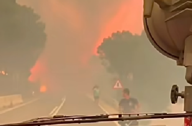 OVO JE KAO ULAZAK U PAKAO Gledajte snimke iz Splita, GORI NEBO, GORI ZEMLJA, vastrogasci u epicentru požara (VIDEO)